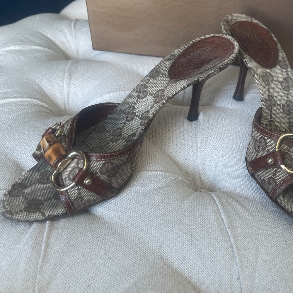 Auth. Signature Gucci Bamboo hardware style Sandal mules heels Sz. 6.5 US